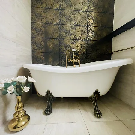 Aday - Private - Center *