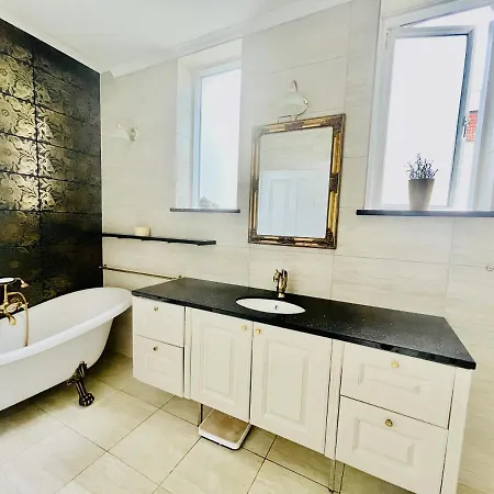 Aday - Private - Center