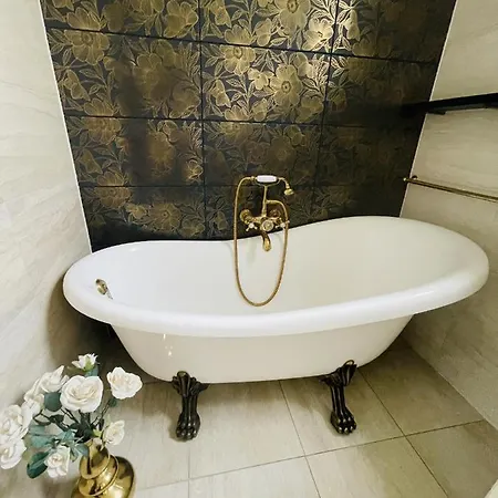 Aday - Private - Center *